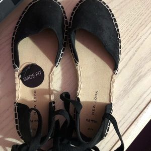 BLACK LACE UP SANDALS